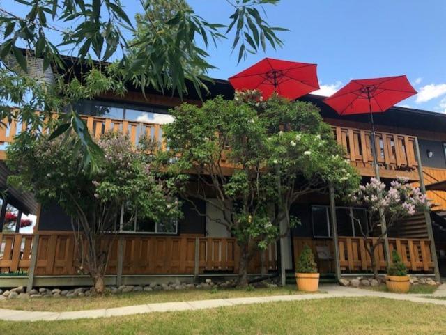 Piccadilly Motel Radium Hot Springs Exterior foto
