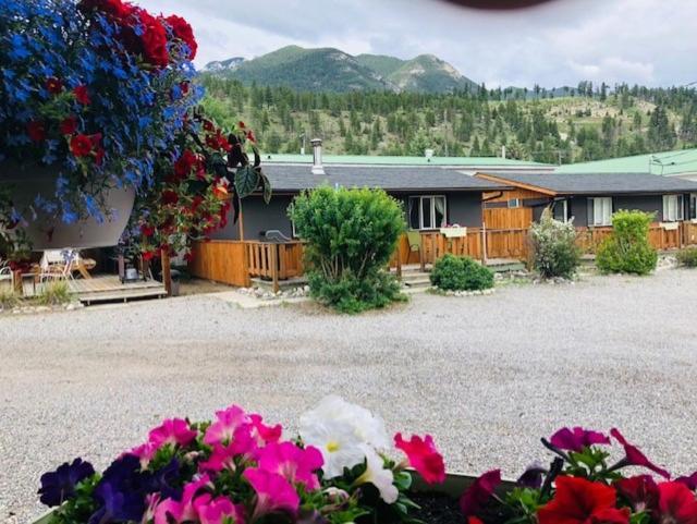 Piccadilly Motel Radium Hot Springs Exterior foto